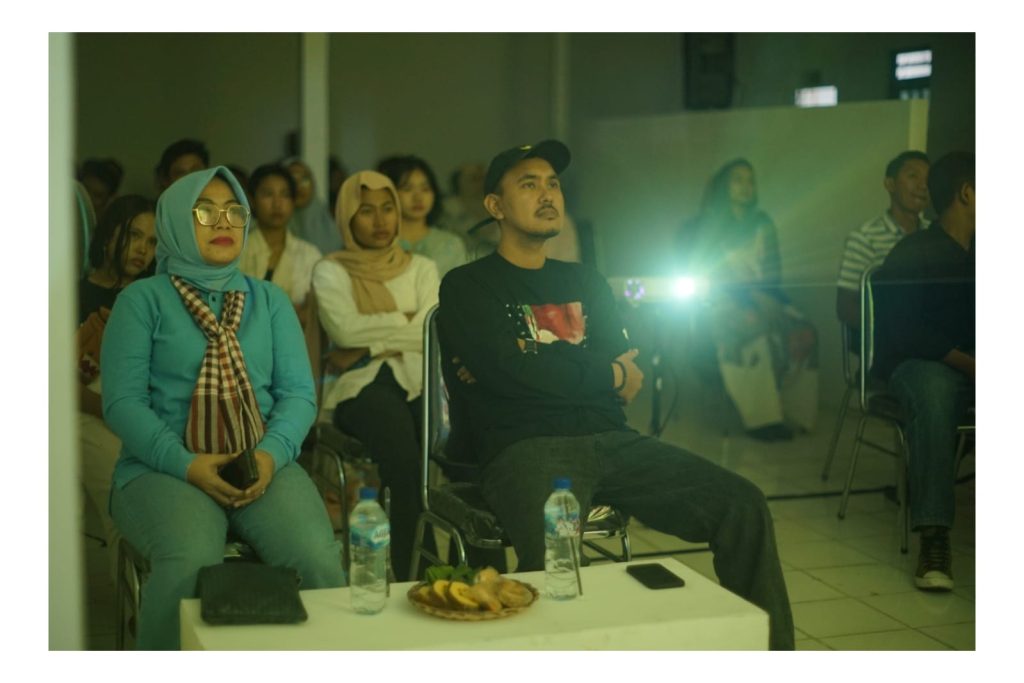 Bunda Literasi hadir membersamai anak-anak muda Blora, menyalakan semangat literasi dari balik layar “Sinema Sabtu”. Sinema Sabtu: Layar Kreatif Menyalakan Literasi Blora